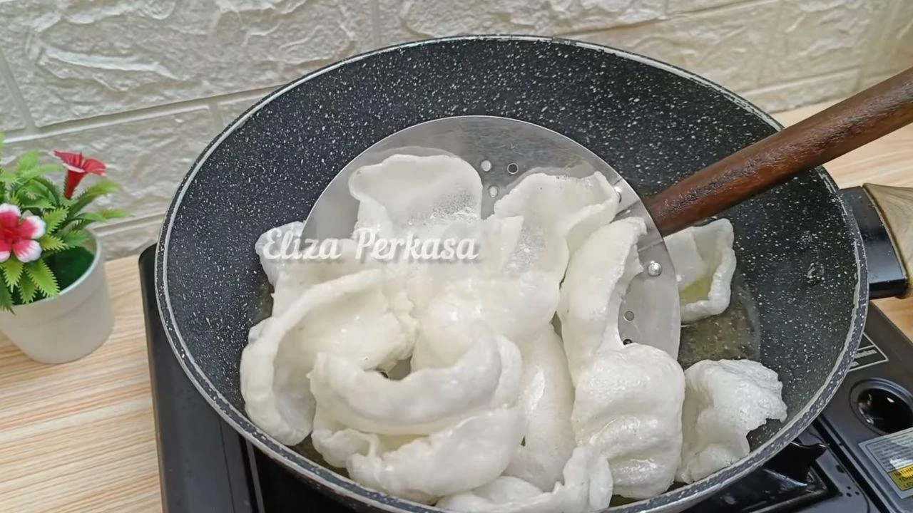 Resep Kerupuk Nasi Sisa, Cara Cerdas Olah Nasi Jadi Camilan Renyah