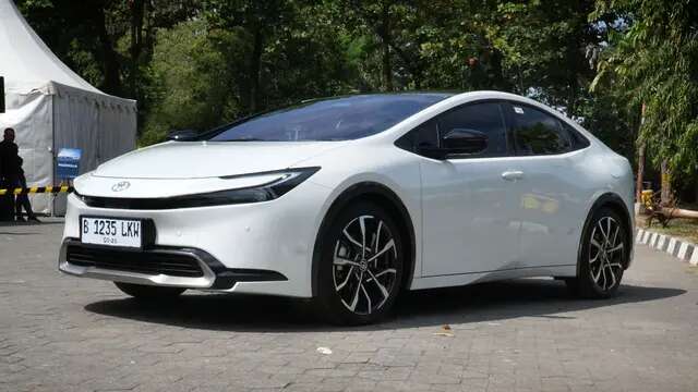 Canggih, Mode EV Toyota Prius PHEV Bisa Tempuh 80 Kilometer