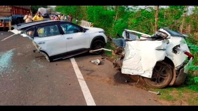 Kecelakaan Mengerikan, Kia Seltos Sampai Terbelah Dua