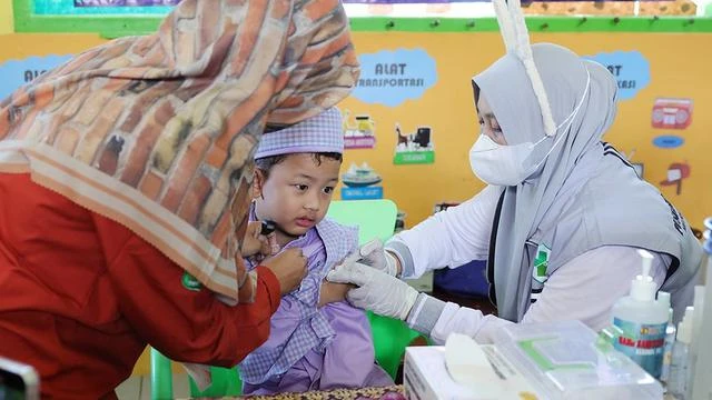 Vaksinasi Jadi Langkah Utama Cegah Campak, Gizi Juga Tak Kalah Penting