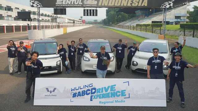 48 Jurnalis di Indonesia Jajal Sensasi Mengendarai Mobil Listrik Wuling di Sirkuit Sentul ...