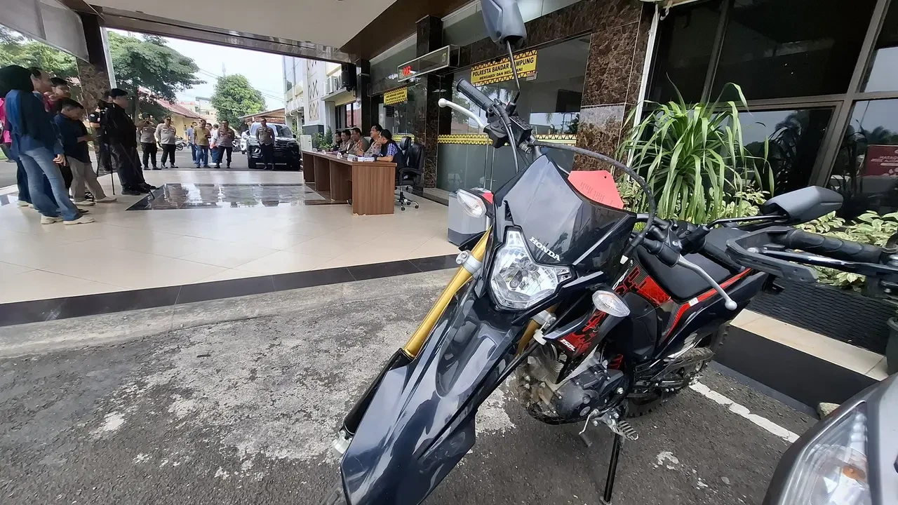 Motor Trail Hilang Saat Ditinggal Makan Bakso