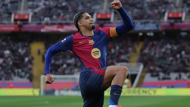 Diisukan akan Cabut dari Barcelona, Hansi Flick: Ronald Araujo Bakal Bertahan!