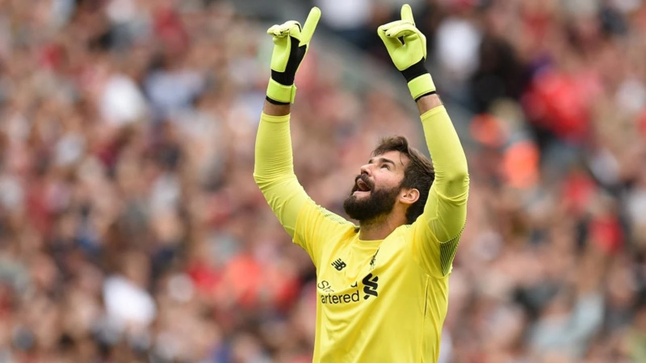 Jalan Alisson Becker ke Juventus Terbuka dengan Kepergian Arne Slot dari Liverpool?