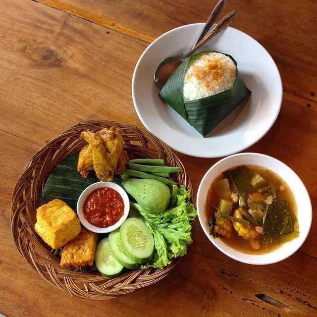 Mengenal Rumah Makan Ma Uneh, Kuliner Legendaris Bandung di Dalam Gang