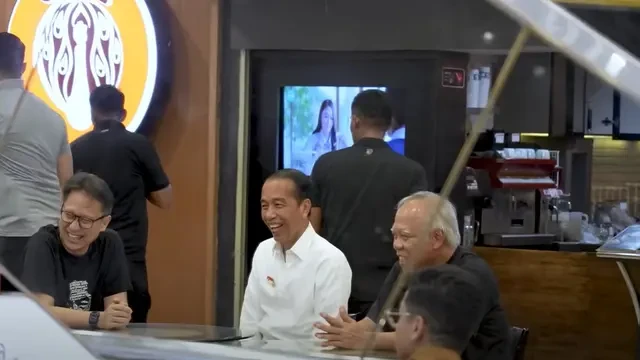 Momen Jokowi Ajak Menkes Budi dan Menteri PUPR Basuki Ngopi, Bahas Anak Muda