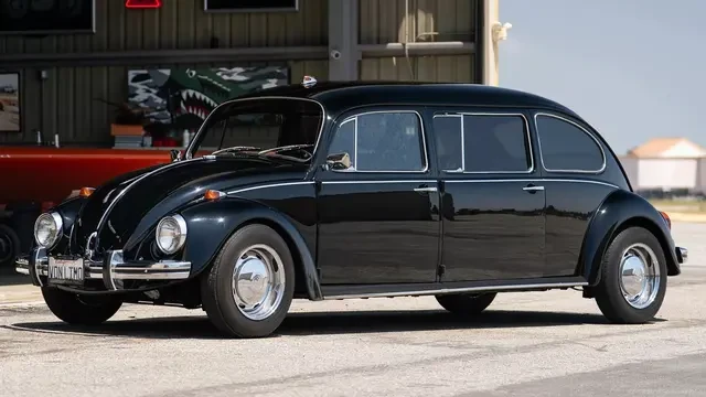 VW Beetle Limousine Siap Dilelang, Pernah Antar John Wayne ke Oscars