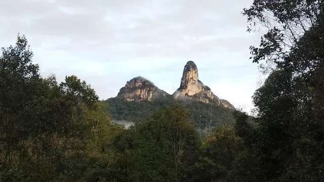 6 Fakta Menarik Gunung Batu Lawi di Malaysia yang Masuk Kawasan Taman Nasional Pulong Tau