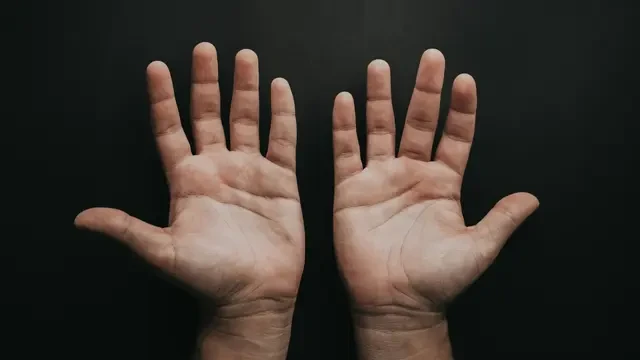 Apa Itu Simian Line? Garis Lurus di Telapak Tangan yang Langka