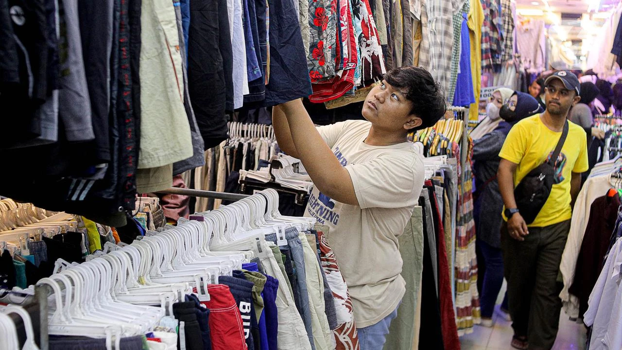 Lindungi UMKM Indonesia, Impor Baju Bekas dan Barang China Bakal Disikat Pemerintah