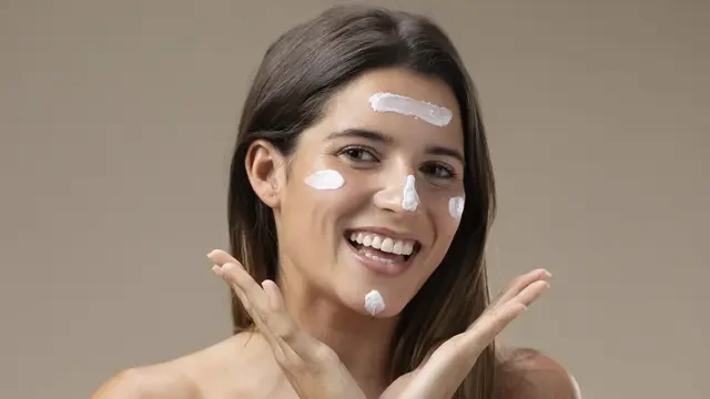 Mengapa Menopause Dapat Membuat Kulit Menua Lebih Cepat dan 6 Cara Mengatasinya