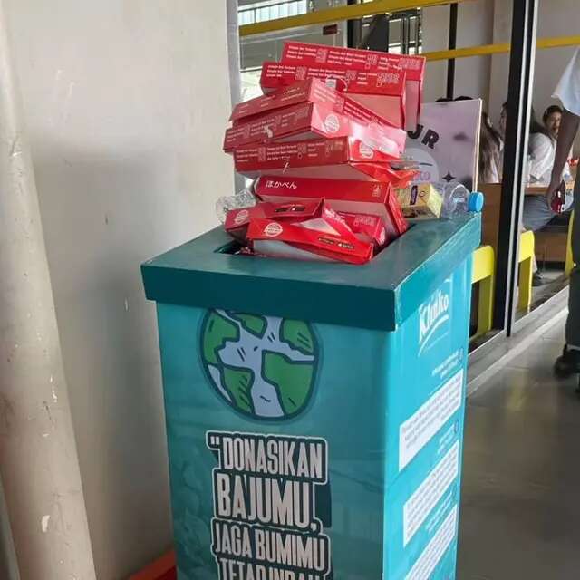 Miris Kotak Donasi Pakaian Malah Jadi Tempat Sampah, Warganet Sebut Indonesia Darurat Memb...