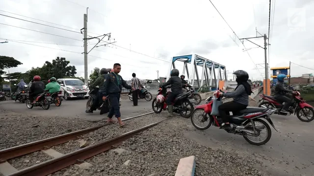 Agya Berisi 6 Orang Ditabrak Kereta di Wonogiri, Sopir Tewas di Tempat