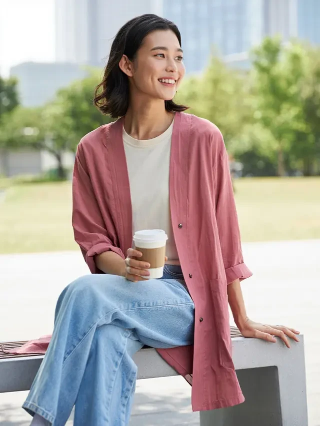 8 Rekomendasi Outer Tanpa Kerah Simple Cocok untuk Santai, Chic dan Nyaman