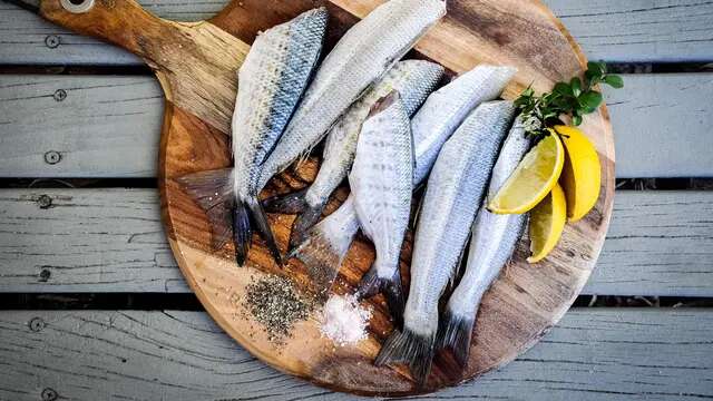 Cara Unik Goreng Ikan Tanpa Bau Amis, Cukup Pakai Ampas Dapur Ini