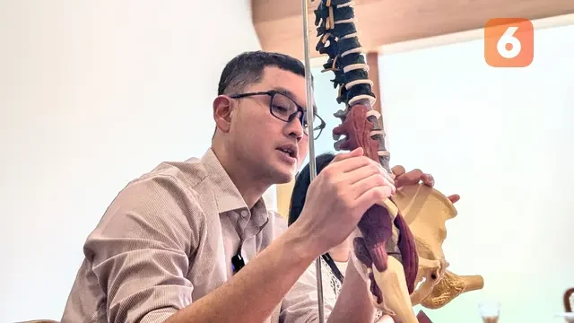 Saraf Kejepit dapat Diterapi dengan Akupunktur, Bagaimana dengan Kretek Tulang?