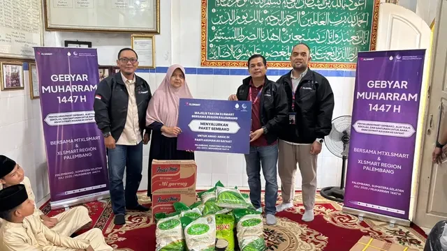 Usung Semangat #BersamaDiMuharram, XLSMART Bagikan Santunan Paket Sekolah di Sumatera