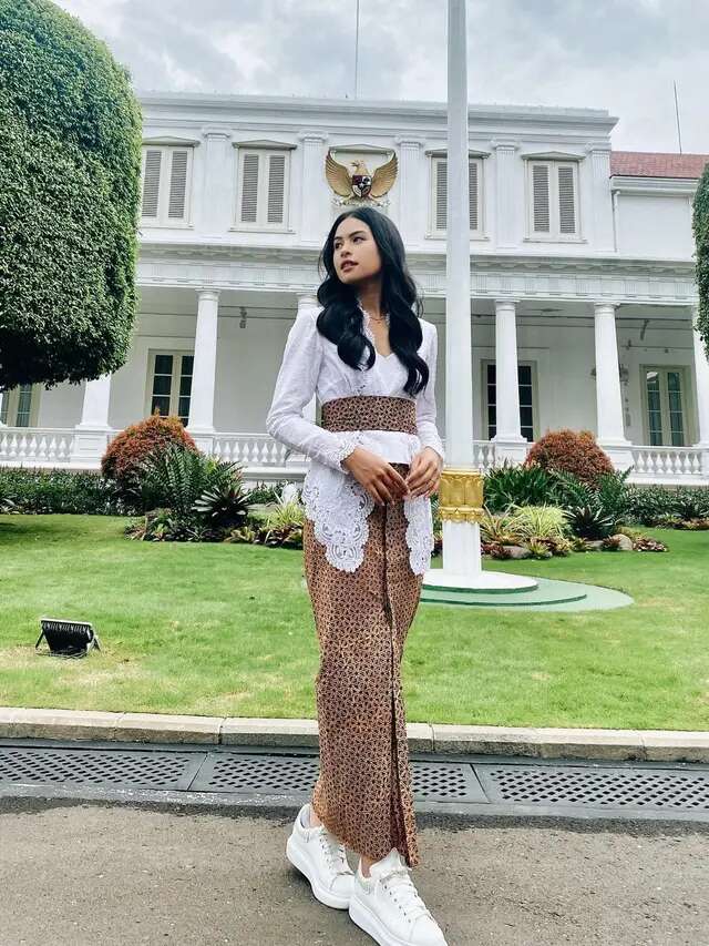 5 Rekomendasi Kebaya Modern untuk ke Kantor yang Elegan, Nyaman, dan Profesional Setiap Ha...