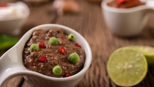 Pahami Beda Bumbu Terasi vs Petis yang Sama-Sama Menyedapkan Rasa Masakan