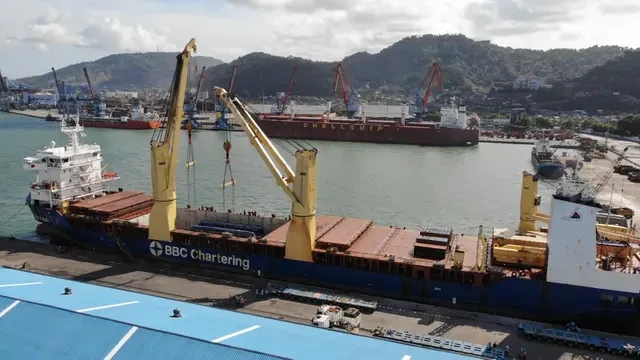 Pelabuhan Panjang Mulai Bongkar 13 Lokomotif Impor dari Amerika Serikat