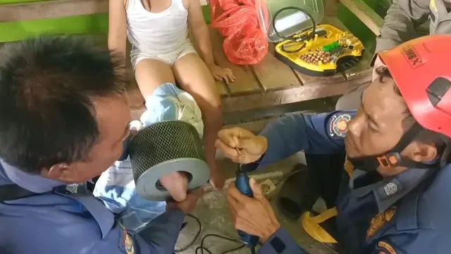 Drama 3 Jam Damkar Lepaskan Filter Udara Truk yang Tersangkut di Kaki Bocah