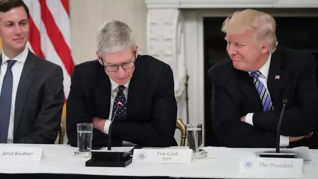 Tim Cook Disebut akan Makan Malam Bareng Donald Trump, Mau Bahas Apa?