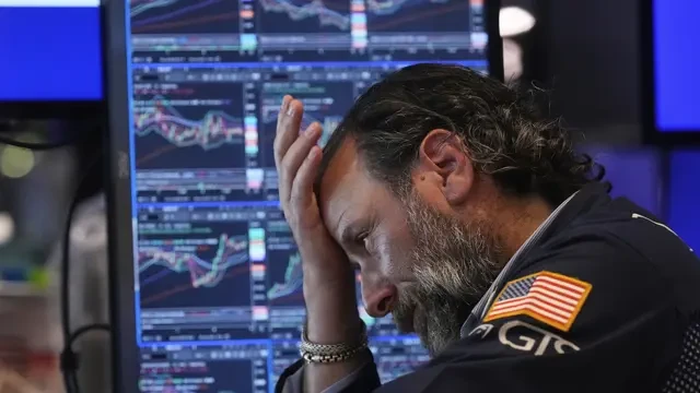 Wall Street Terkapar, Dow Jones Anjlok Parah 280 Poin