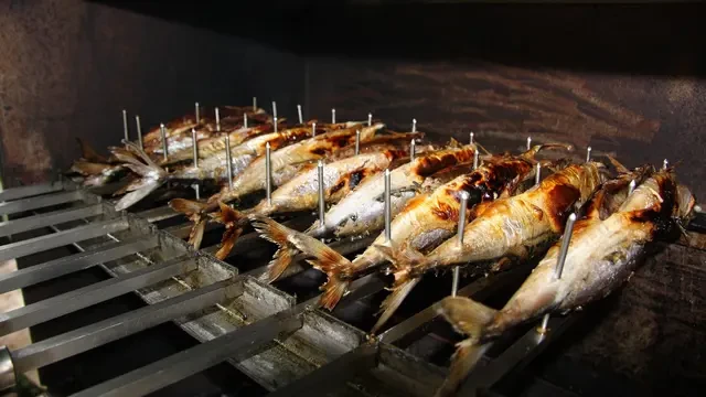 Ikan Asap, Warisan Kuliner Nusantara dari Zaman Prasejarah hingga Kini