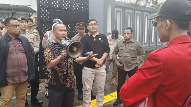 Mahasiswa Demo Soroti Kenaikan Tunjangan TKPP, Wali Kota Sukabumi: Saya Berhentikan Besok