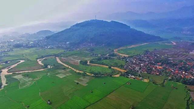 6 Fakta Menarik Gunung Palasari yang Terkait Sejarah Kerajaan Arcamanik