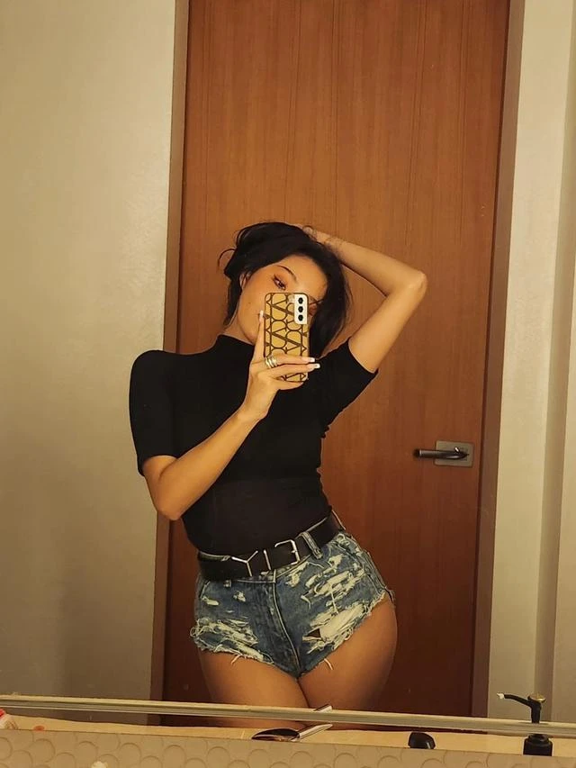 Hwasa MAMAMOO Tampil Lebih Ramping, Rahasianya Stop Makanan Berminyak