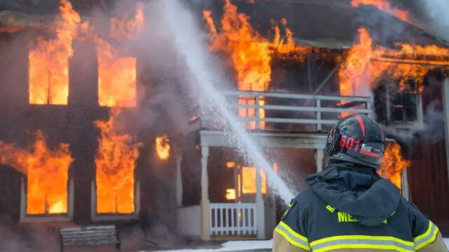 9 Tafsir Mimpi Rumah Terbakar yang Menakutkan, Sinyal Perubahan Besar OTW Datang