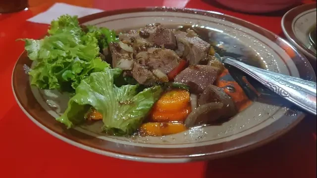 10 Rekomendasi Makan Malam di Solo, Ada Gudeg Bu Kasno hingga Angkringan Omah Semar