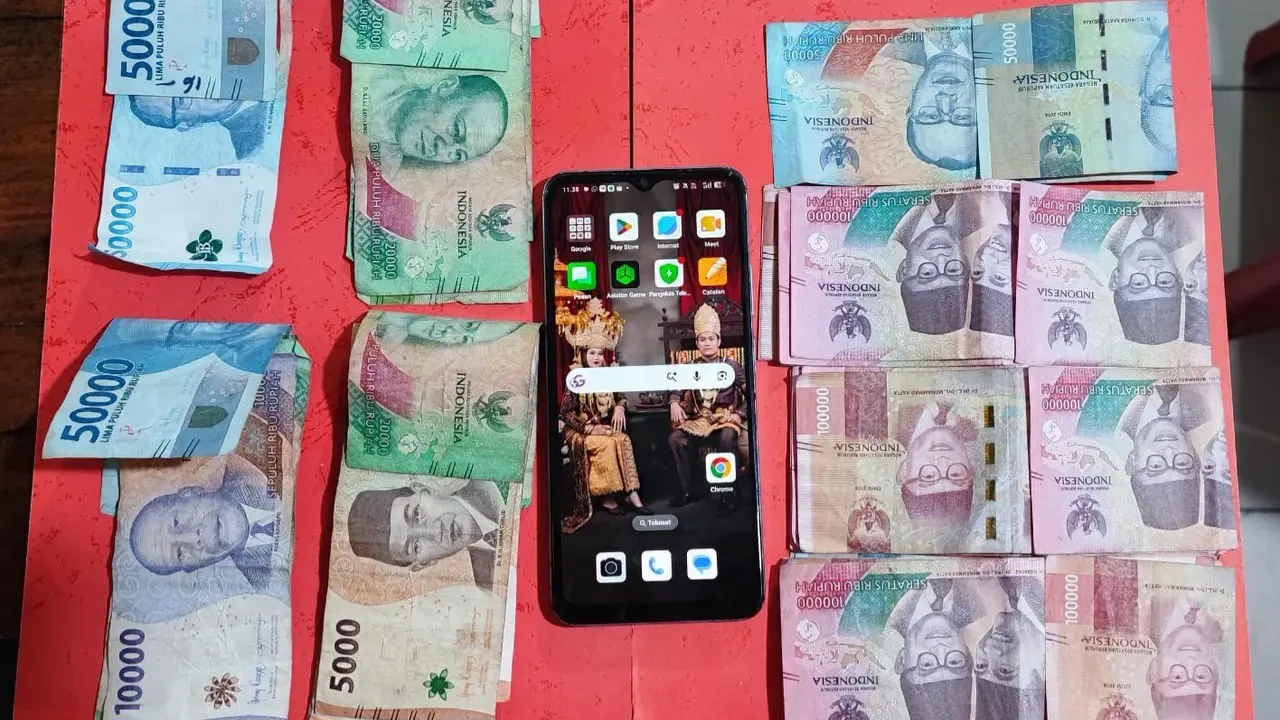 Jebakan MiChat Berujung Pemerasan, Polisi Tangkap Pelaku