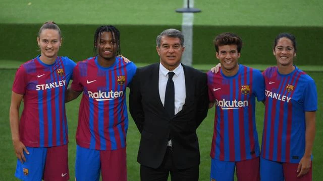 Barcelona Rilis Jersey Terbaru, Terinspirasi Logo Klub