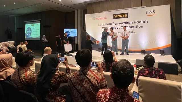 Dibekali Sertifikasi Digital Komputasi Awan, Siswa SMK di Kudus Siap Peroleh Penghasilan 1...