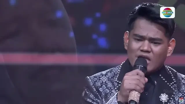 Ferdi Bawakan Lagu Surga di Telapak Kaki Ibu Diiringi Derai Air Mata di Panggung D'Academy...