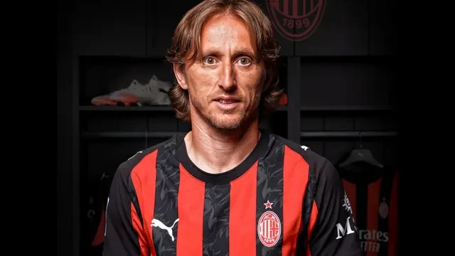 Modric Resmi Berseragam AC Milan, Tapi Minta Fans Tak Berharap Berlebihan
