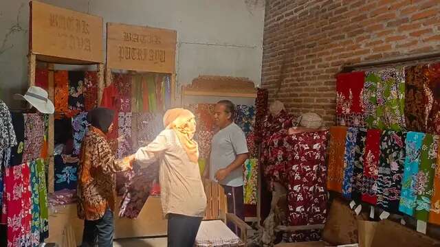 Dukung UMKM Batik, Risma Dorong Inovasi dan Kreativitas Anak Muda Blitar