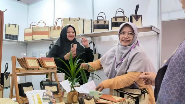 Kisah Penganyam Pandan dari Tangerang Tembus Pasar Internasional