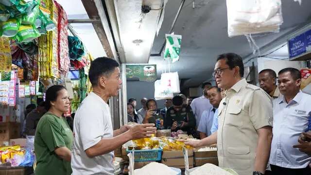 Mendag Budi Santoso Kunjungi Pasar Suka Ramai Medan, Pantau Ketersediaan Barang Jelang Nat...