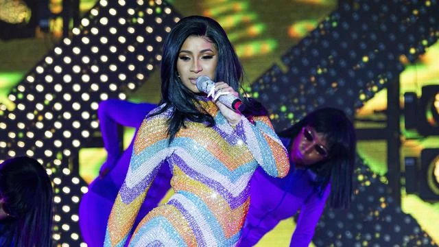 Cardi B Tampil di BET Awards 2021 dengan Perut Buncit, Ternyata Lagi Hamil
