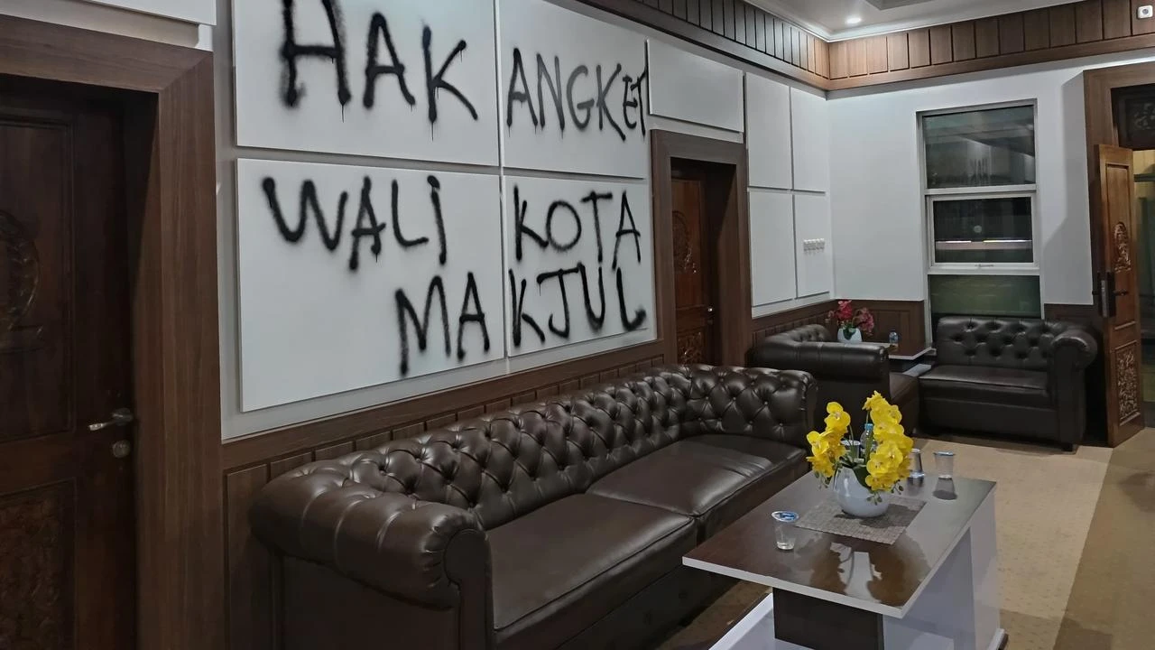 Demo Ketua RT RW di DPRD Kota Sukabumi Berakhir Vandalisme