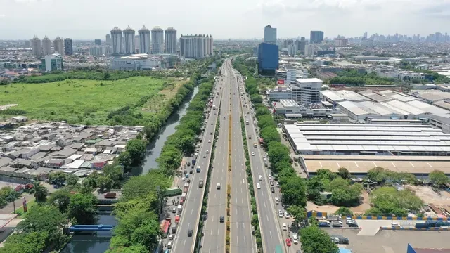 Pendapatan CMNP Melonjak 30%, Ini Pendorongnya