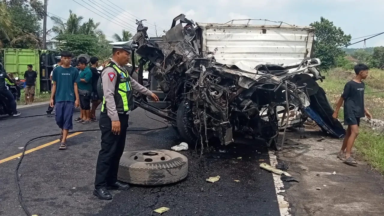 Kecelakaan Tiga Truk di Lampung Selatan, Dua Tewas