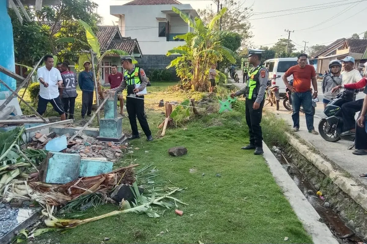 Pikap Rombongan Santri Tabrak Rumah di Lampung, 2 Tewas