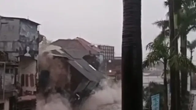 Ruko di Denpasar Ambruk Diterjang Banjir, 4 Orang Dilaporkan Tewas