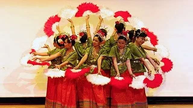 Tari Pakarena, Simfoni Gerak Lembut dan Keagungan Budaya Perempuan Makassar