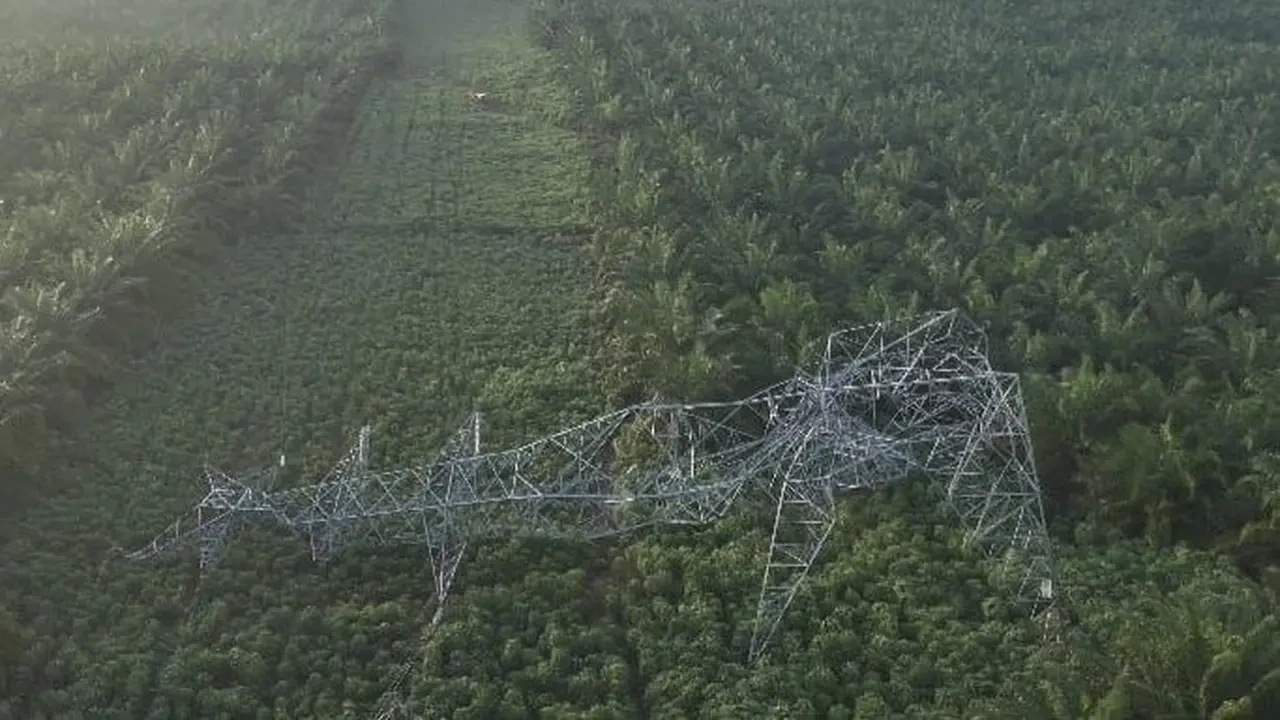 Sumut Diterpa Badai, 12 Tower Transmisi Roboh dan Bengkok