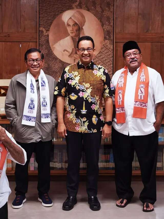 6 Potret Rano Karno dan Pramono Anung ke Rumah Anies Baswedan, Ngopi Plus Sarapan Lontong ...